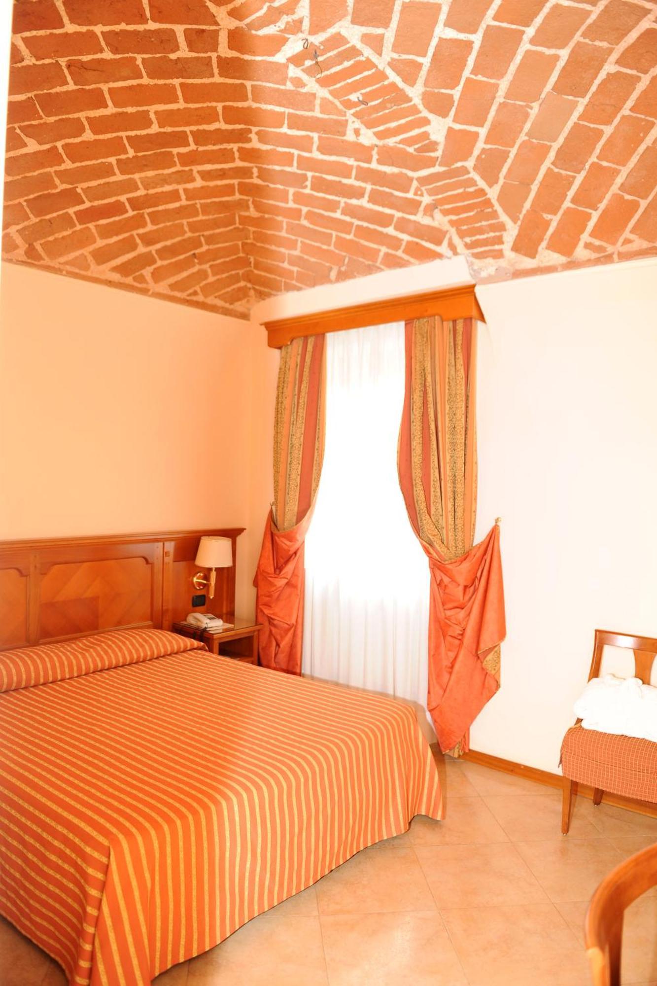Hotel Acqui & Centro Benessere Акуи Терме Стая снимка
