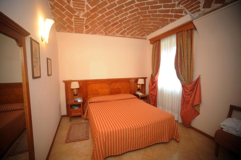Hotel Acqui & Centro Benessere Акуи Терме Стая снимка