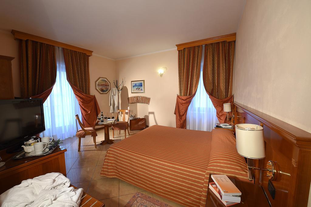 Hotel Acqui & Centro Benessere Акуи Терме Екстериор снимка