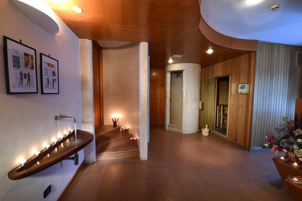 Hotel Acqui & Centro Benessere Акуи Терме Екстериор снимка
