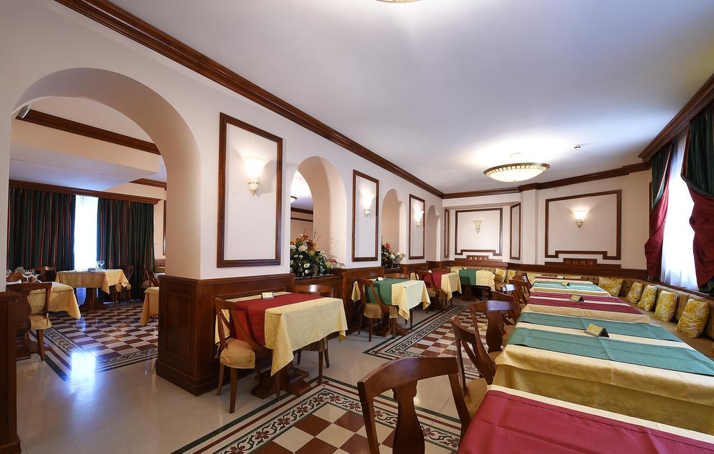 Hotel Acqui & Centro Benessere Акуи Терме Екстериор снимка