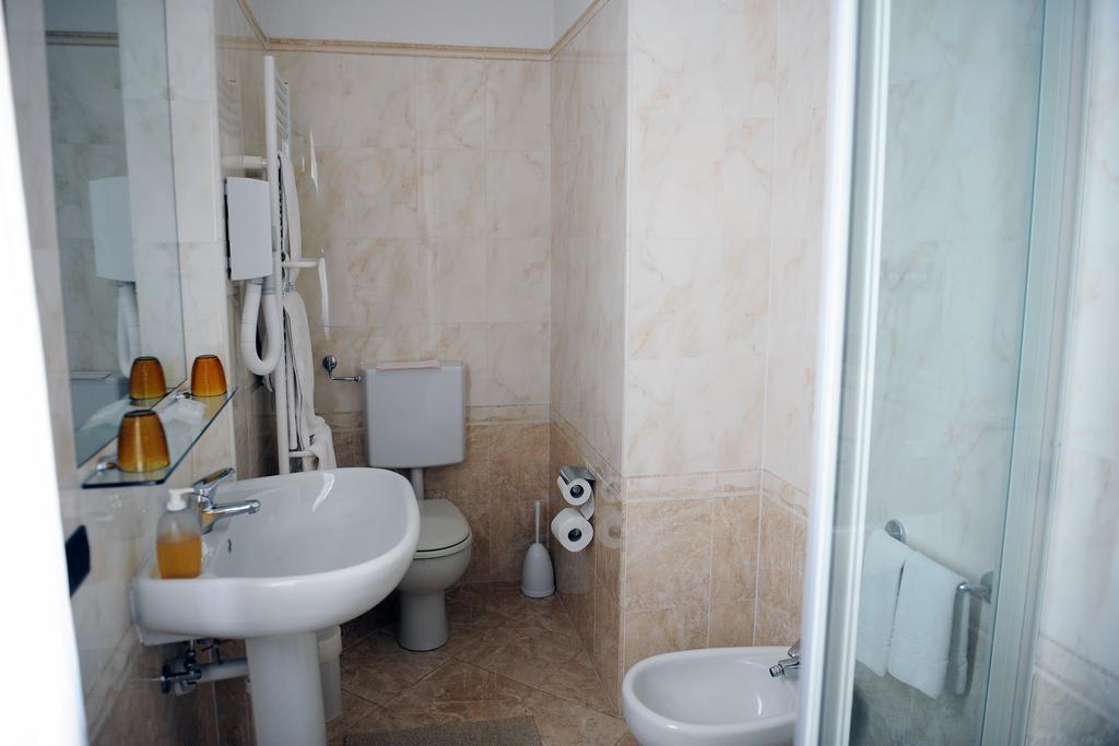 Hotel Acqui & Centro Benessere Акуи Терме Екстериор снимка